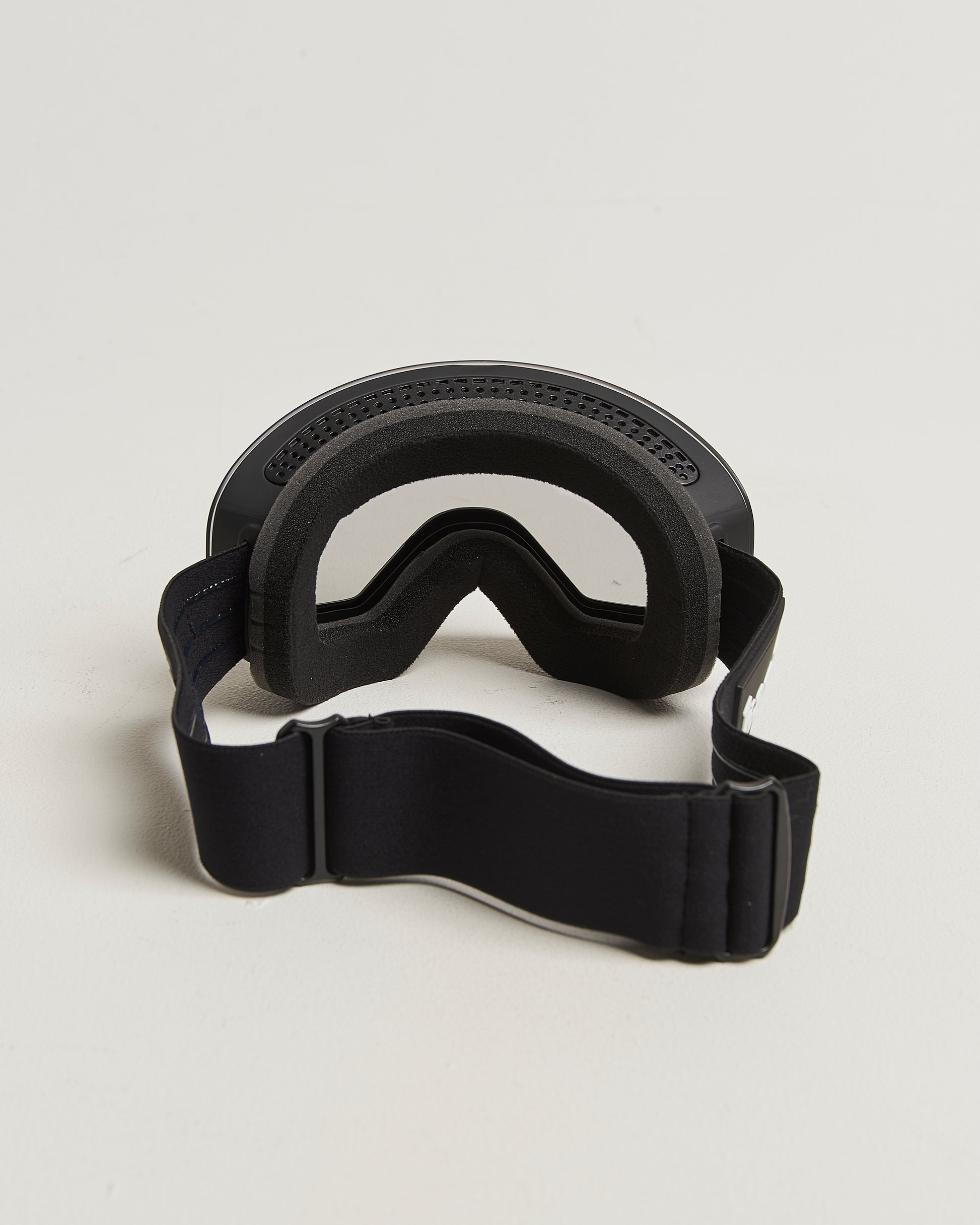 Black ski goggles with photochromic lens from behind