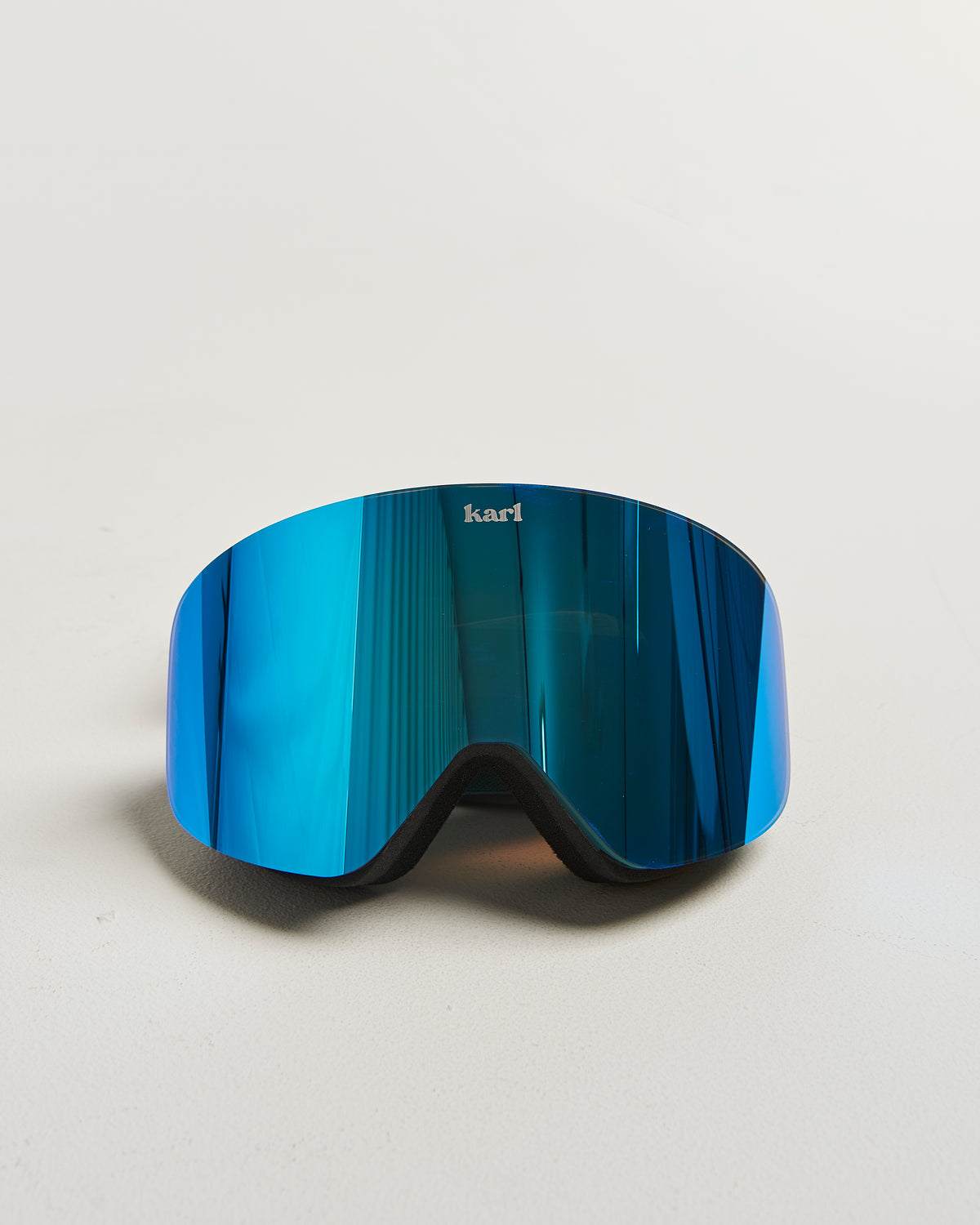 Green ski goggles with blue lens front view