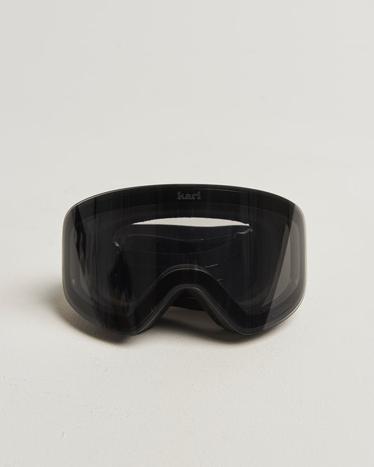 Black ski goggles with photochromic lens front view